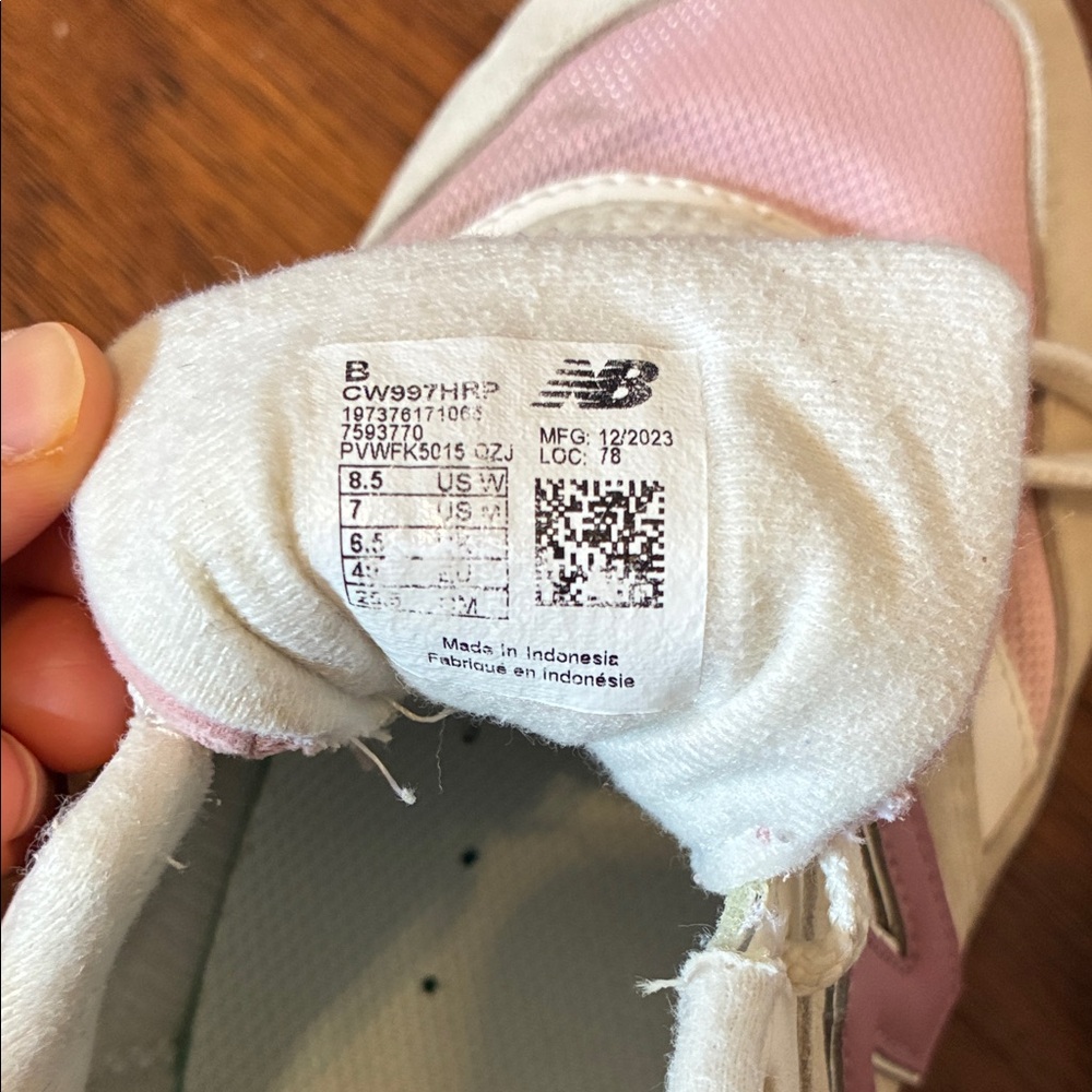 New Balance 997H Pink and Cream Women's Sneakers - Picture 11 of 11